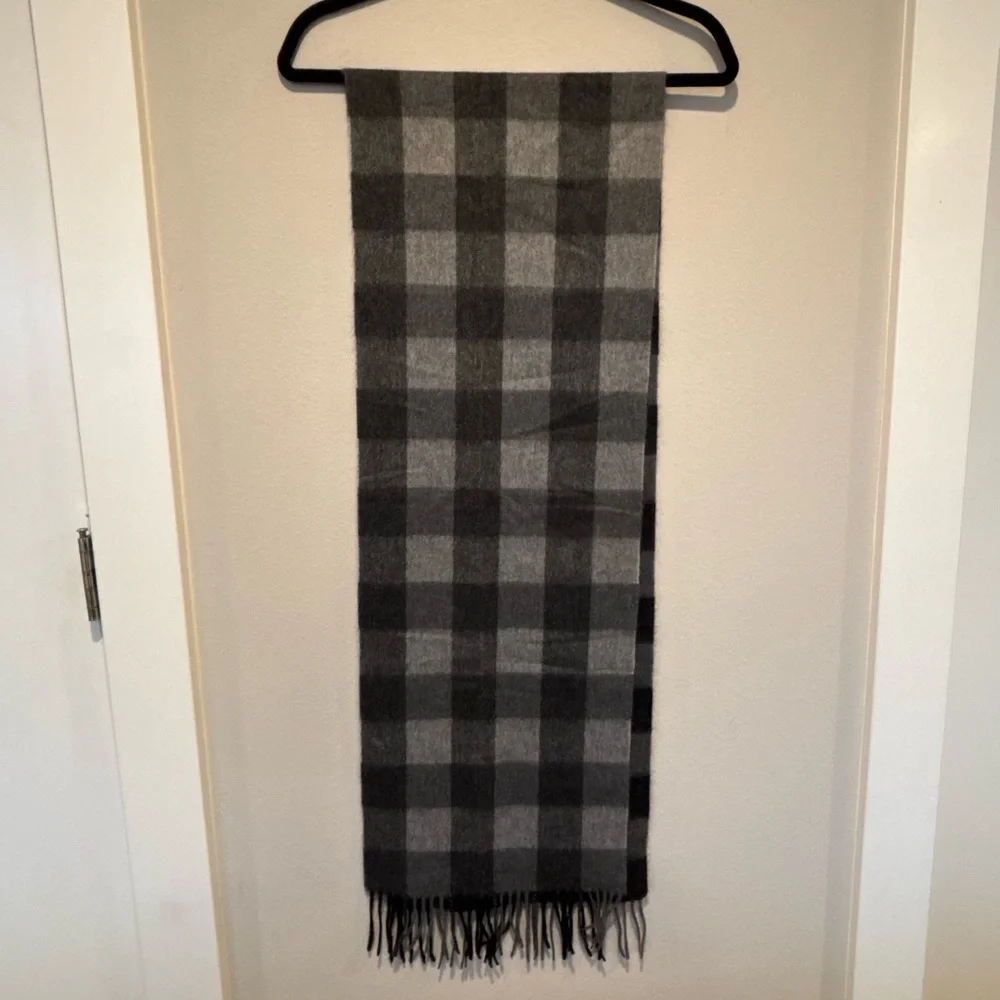 Sale! Nordstrom Cashmere Men's Checkered Scarf in Black and Gray Sale!